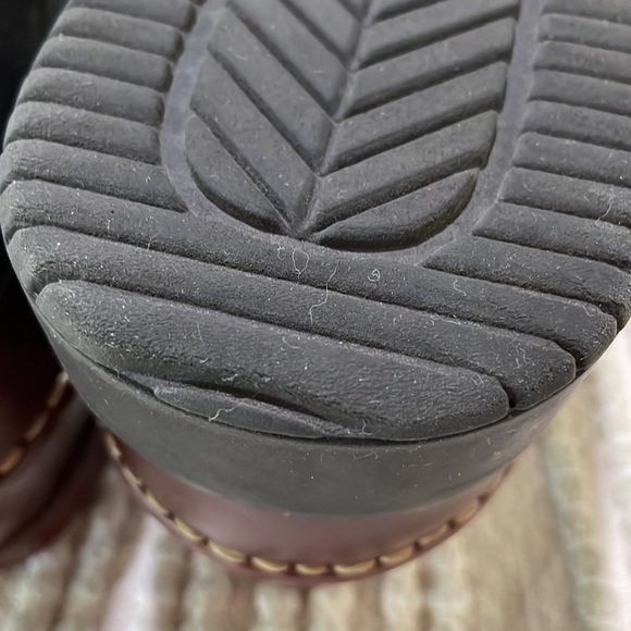 Bass Marine two-tone leather tassel loafers in like new condition. Women's 10. - Picture 11 of 14